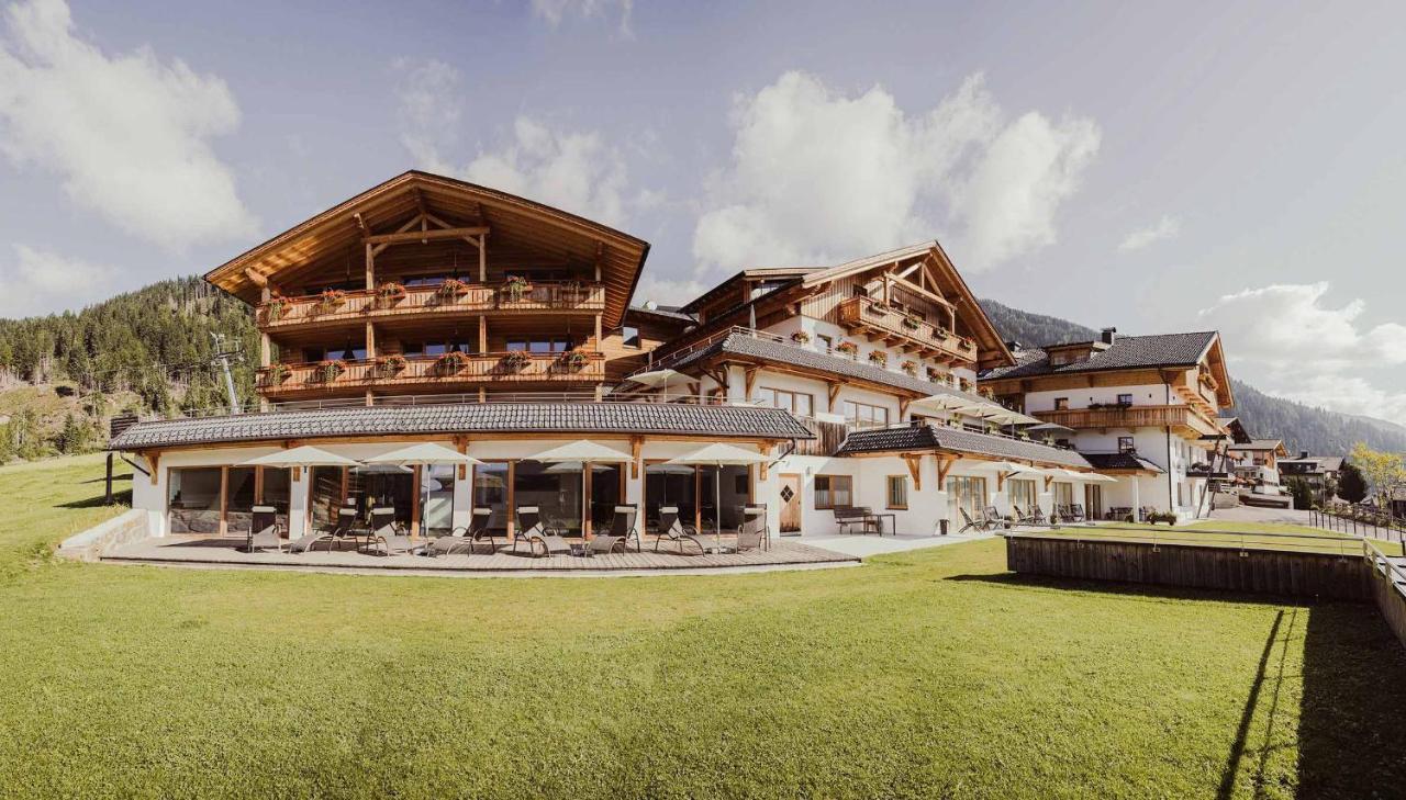 Tillga Glueck - 4 Stars Obertilliach Exterior photo
