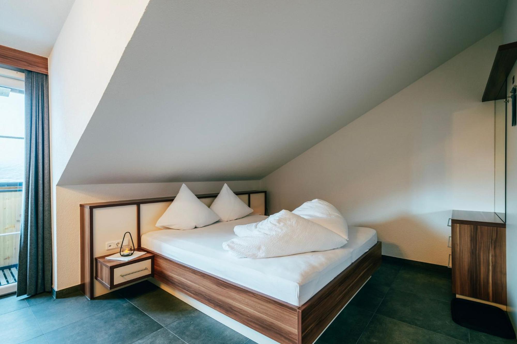 Tillga Glueck - 4 Stars Obertilliach Exterior photo